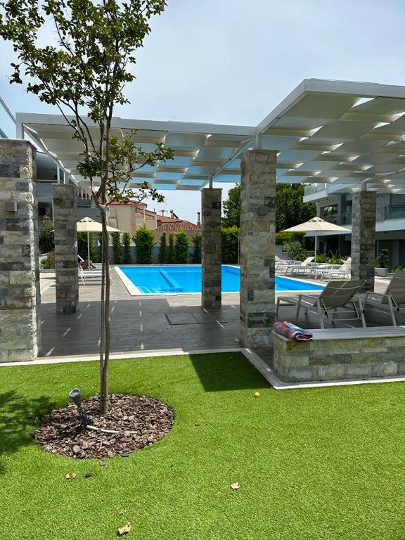 Dina's Holiday Apartment with Pool in Nikiti - B&B Níkiti