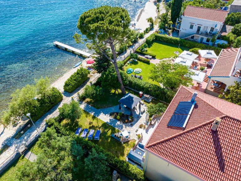 Beach Apartment Villa Carmen - Chambres d'hôtes Sukošan