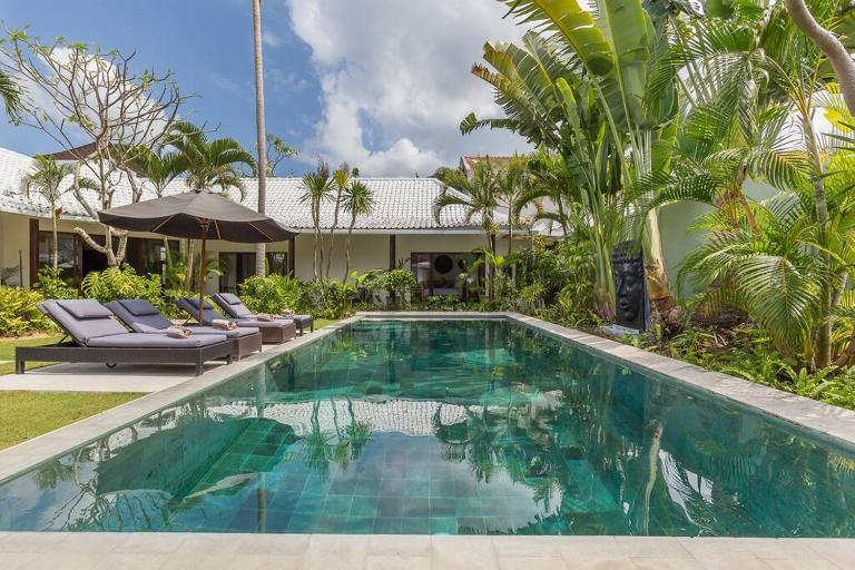 Villa Budha 1: 4bedrs 12m Pool, 700m2 garden with BBQ - B&B Seminyak