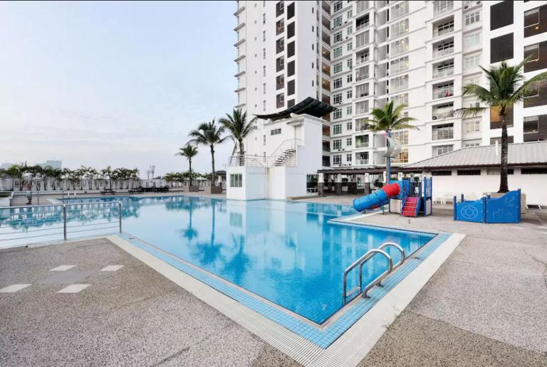 Apartment in central JB with sea view, city view, balcony, free WiFi and free parking - Ferienwohnung Johor Bahru