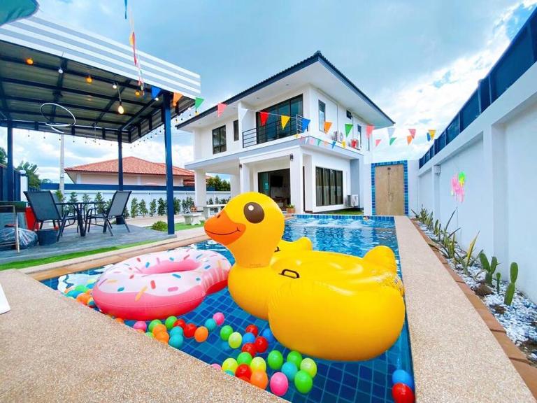 Fhamai Pool Villa Pattaya (บ้านฟ้าใหม่ พูลวิลล่า) - B&B Ban Huai Yai