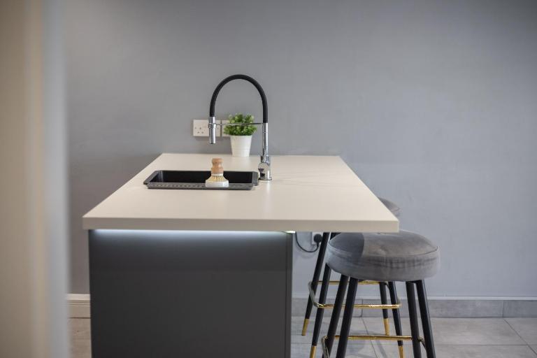 #4 Stylish City Centre Apartment with Free Private Parking, close to Hull New Theatre and Connexin Live Arena - B&B Kingston upon Hull