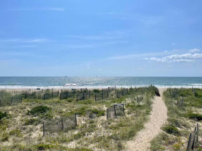 The Lost Loggerhead- OBX Ocean view Beach House - B&B Avon