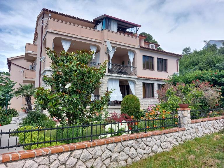 Holiday apartments Ružica - B&B Rab