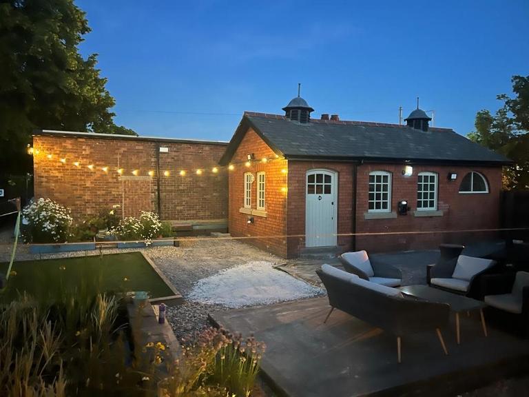 Cosy small cottage in Wirral Merseyside with kitchen - B&B Lower Bebington