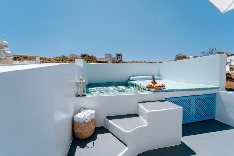Moon Cactus Traditional Cave Suite with Jacuzzi - Bed and Breakfast Mesariá