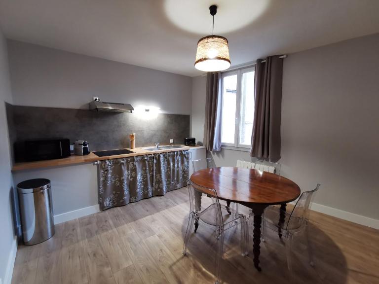 Appartement centre ville, parking gratuit - Chambres d'hôtes La Rochefoucauld