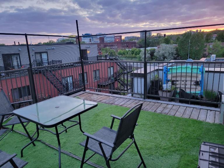 Sunset Apartment - B&B Montreal