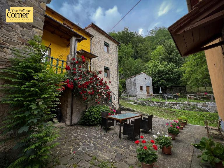 Yellow Corner - Bed and Breakfast Bagni di Lucca