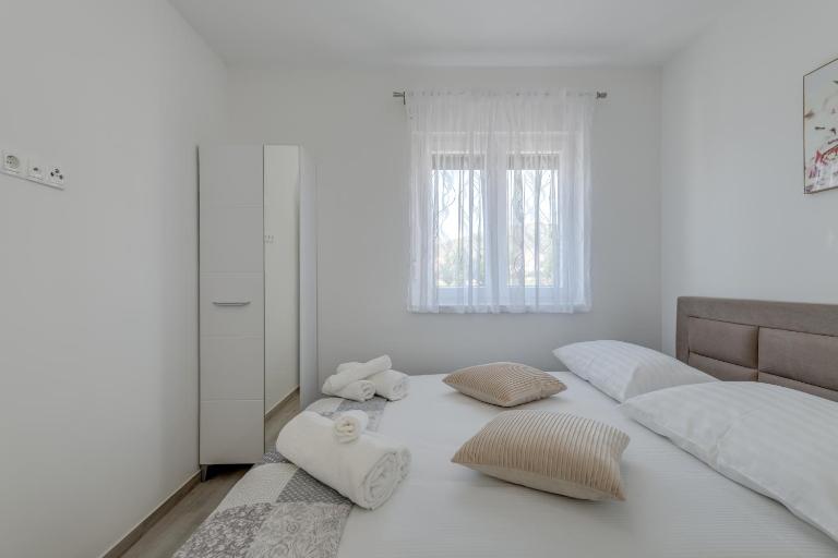 Deluxe suites with private garden, central - B&B Trogir
