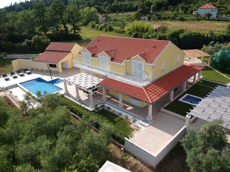 Villa Umbra et Sol - Chambres d'hôtes Gruda