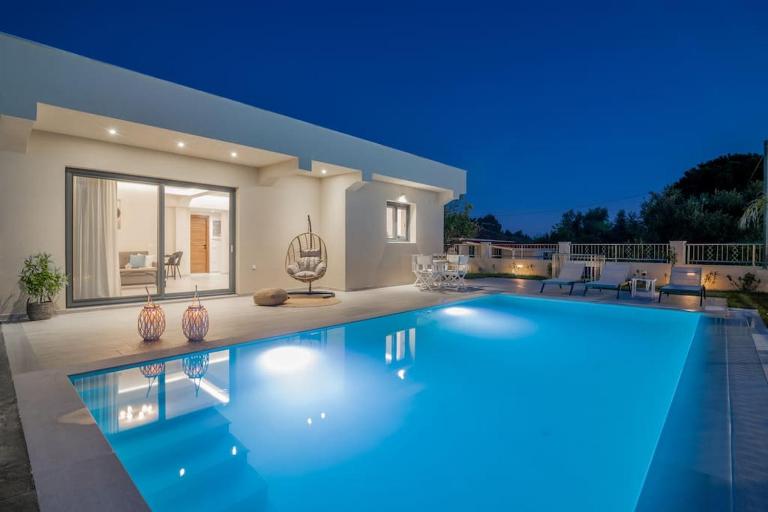 Villa Adiola, An Unrivalled Retreat by MindYourVilla - Ferienwohnung Kalamaki