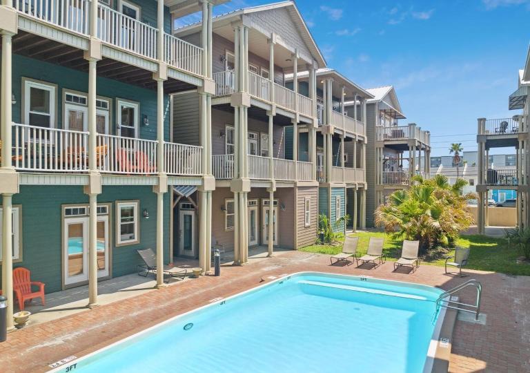 Cozy Beach House, Heated Pool , Fast WiFi - B&B Panama City Beach