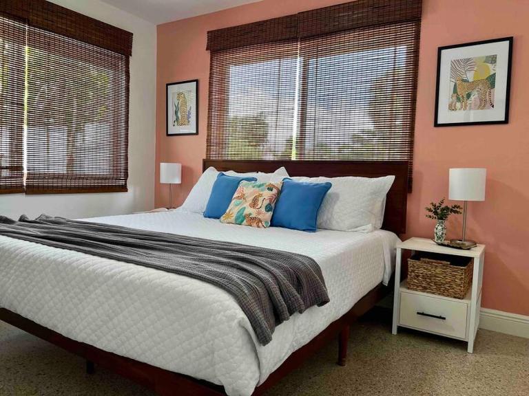 New! Tropical Hideaway near Beach! Tons of Parking - Chambres d'hôtes Boynton Beach