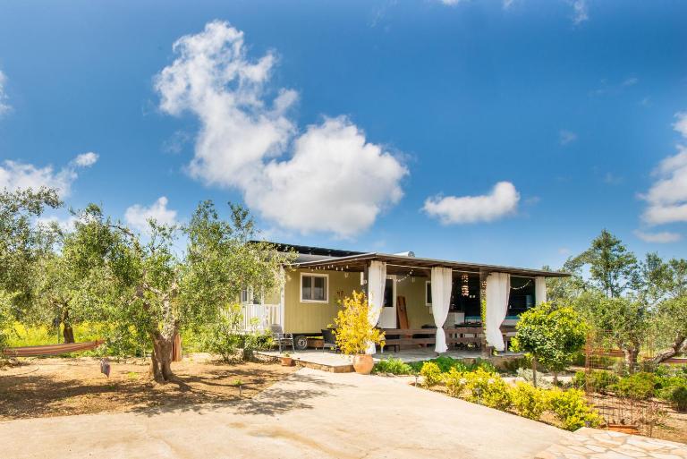 Hakuna Matata Holidays Agalia with airco & pool in Greek Olive Grove - Chambres d'hôtes Methóni