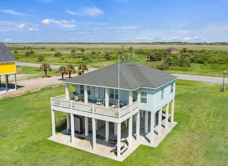 Bella Rossa home - B&B Crystal Beach