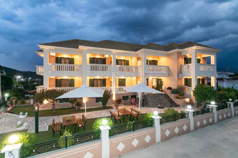 Lady Elena Hotel - B&B Ammoudiá