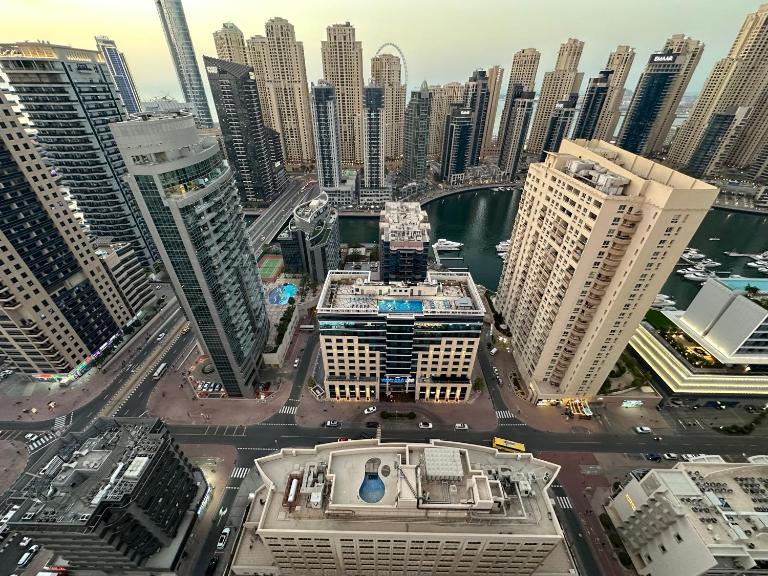 2 BR apartment with a beautiful view of the Marina minimum 5 night - B&B Dubai