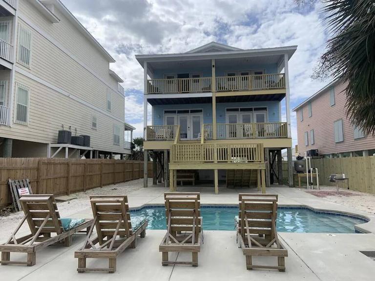 Sandy Fox- Walk to Beach, Private pool, Sleeps 26 - B&B Gulf Shores