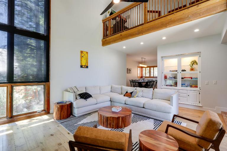 Spacious Flagstaff Home w/ Hot Tub & Fire Pit! - Bed and Breakfast Flagstaff
