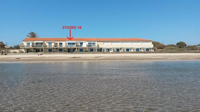 Appartement Pieds dans l'Eau - Bed and Breakfast Hyères