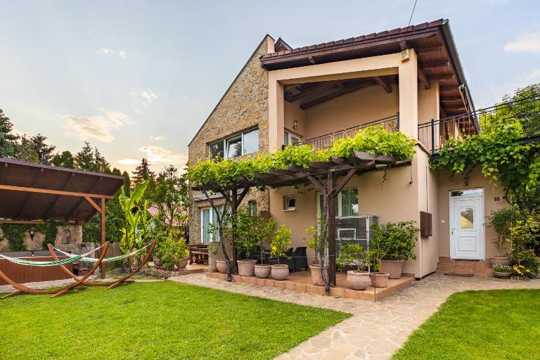 Adél Vendégház - B&B Zamárdi