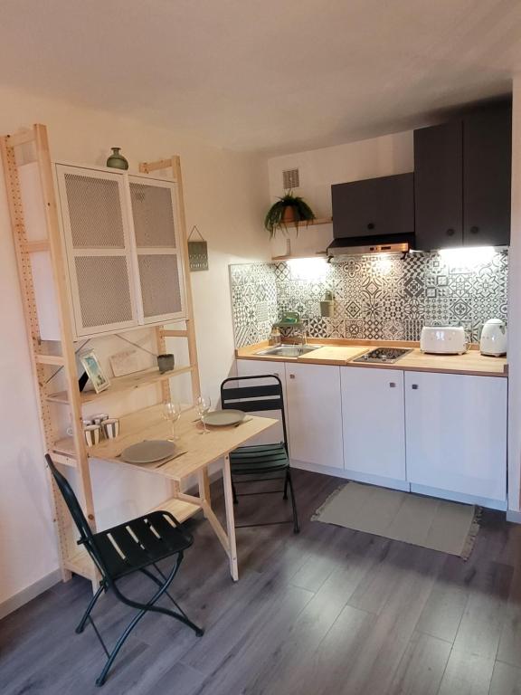 Appart cocooning proche centre avec Parking, climatisation - Bed and Breakfast Hyères