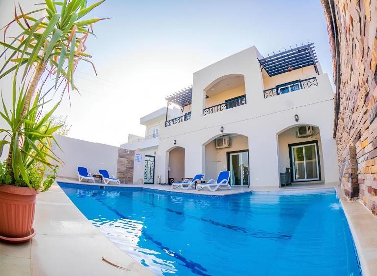 Royal Home Luxor Pool View - B&B Luxor