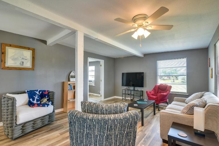 Deck & Fenced-In Yard: Texas Escape! - B&B Freeport