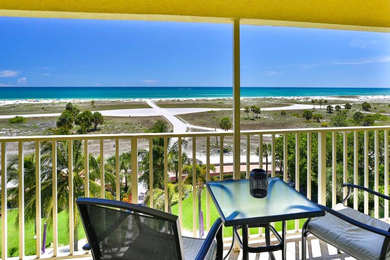 606 - South Beach Condos - Bed and Breakfast St. Pete Beach