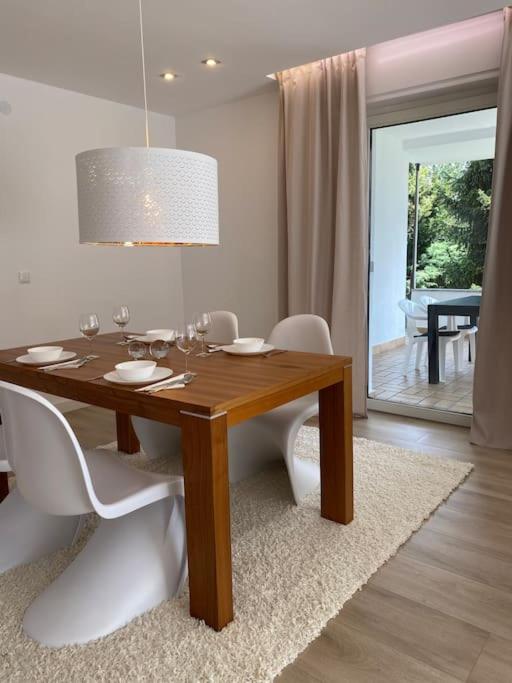 Edles Apartment in Hanau mit Balkon und Freisitz, Pkw-Stellplatz - Bed and Breakfast Hanau