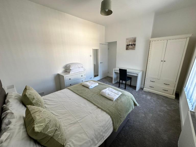 4 bed house off Norton village - B&B Stockton-on-Tees