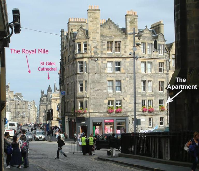 Royal Mile apt, just 1 min from Edinburgh Castle! - Ferienwohnung Edinburgh
