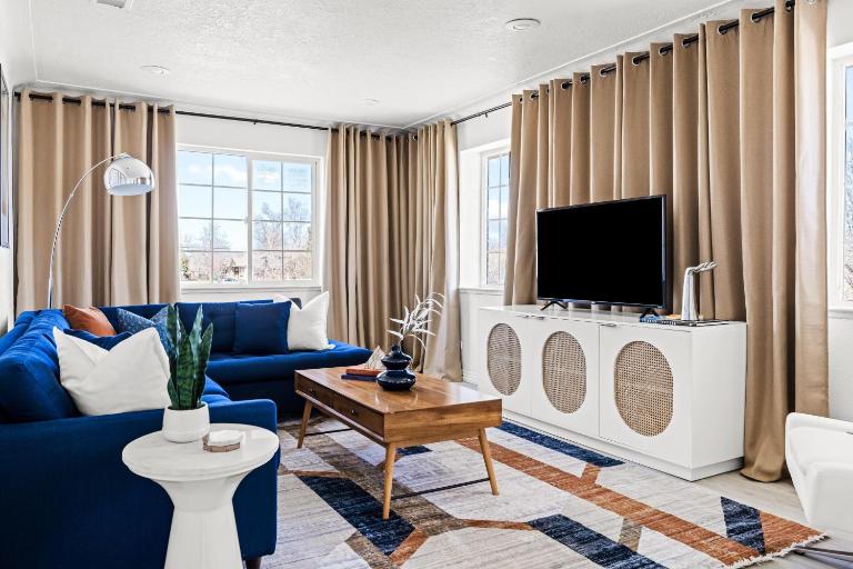 Bright & Modern Retreat - King Beds - Sloans Lake - Bed and Breakfast Denver