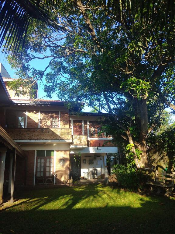Roche's Cozy Corner R-1 Upper Level - B&B Madiwela