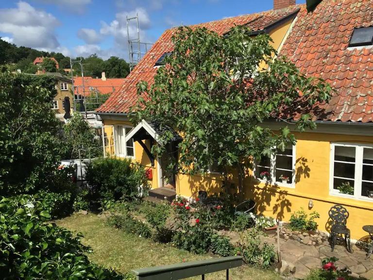CHARMING FARM HOUSE IN GUDHJEM - B&B Gudhjem