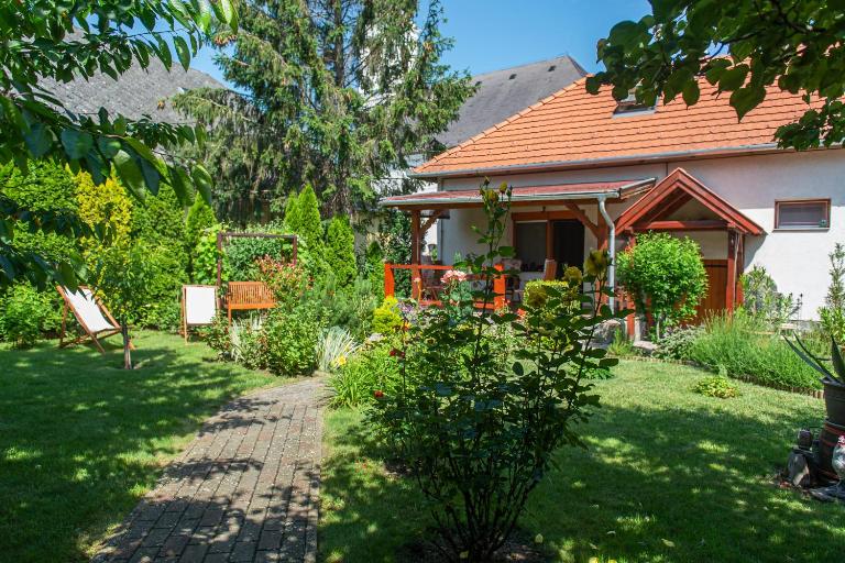 Völgykapu Vendégház - B&B Monostorapáti