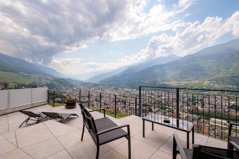 REVO Apartaments - Gualzi63 the Best View - B&B Sondrio
