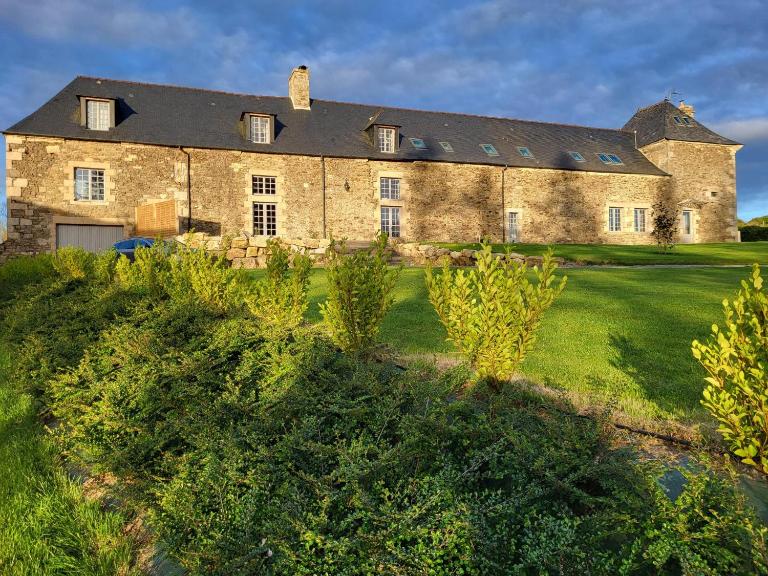 Manoir de La Garaye - Suite Parentale - B&B Taden