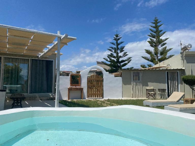 George's Island House with Plunge Pool - B&B Goúves