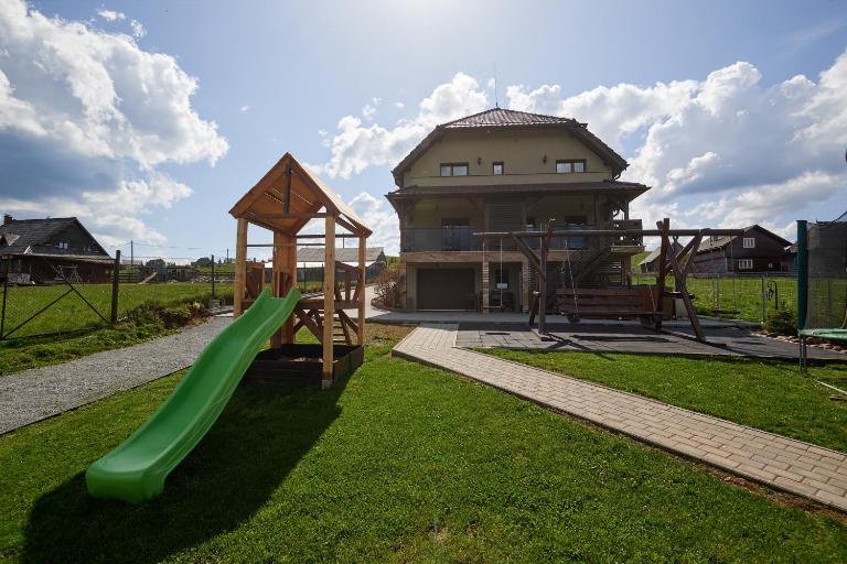 Grand Lake House - B&B Giurcuța de Sus