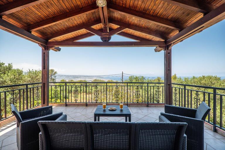 Villa Silva, Garden & Sea View, 3 BR, -10 min drive from center - B&B Chania