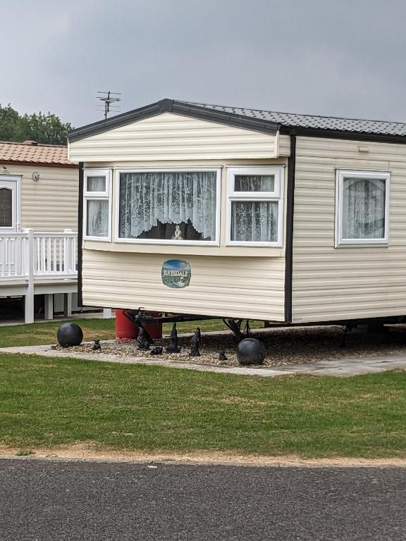 E16 Millfields 6 berth caravan MAX 4 ADULTS Bob family's only and lead person must be over 30 - Bed and Breakfast Ingoldmells