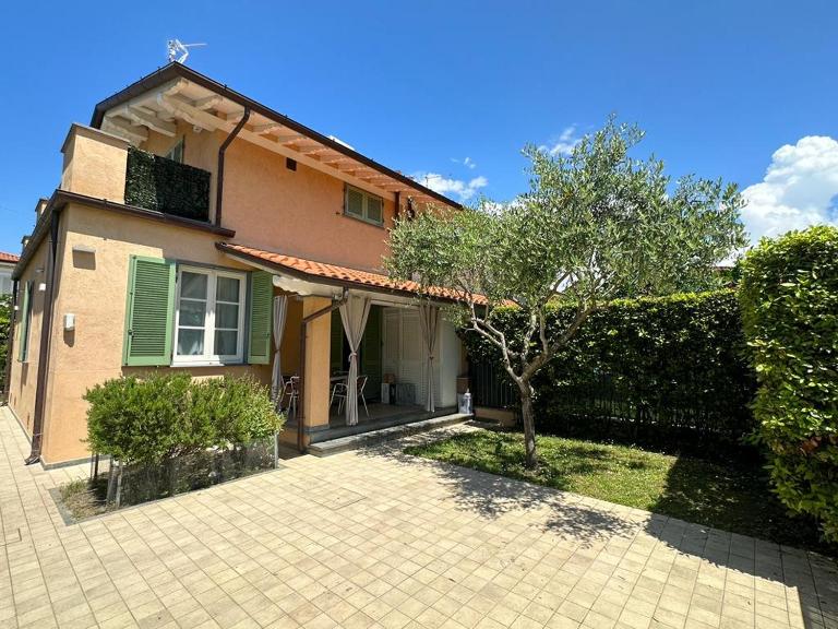 La casa di Elena Versilia - Two Apartments - Chambres d'hôtes Marina di Pietrasanta