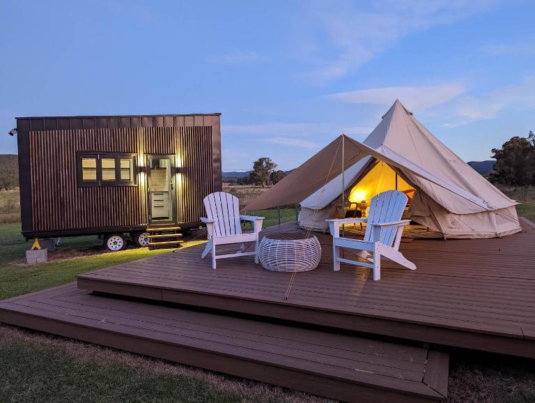 Glamping Vineyard Getaway with Luxury Amenities - B&B Broke