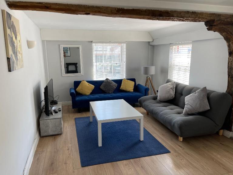 Colchester Town Duplex Apartment - B&B Colchester