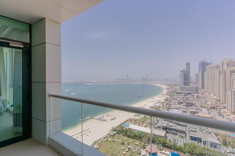 Beachfront 1 Bed with Full JBR View - Bed and Breakfast Dubai