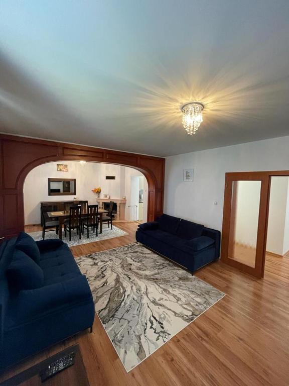 4 Bedroom Elegant, beautiful and spacious home with a botanical garden - B&B Senec