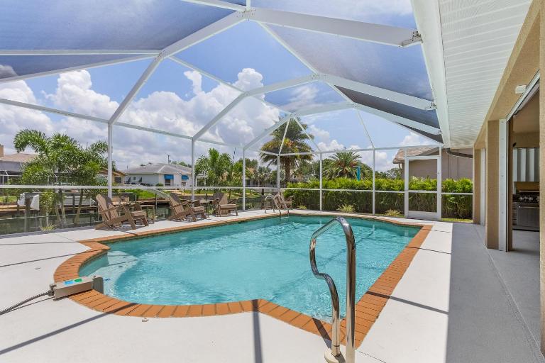 Gulf Access, Heated Pool, Bikes, Kayaks - Comfort on the H2O - Cape Coral - Roelens Vacations - B&B Cape Coral