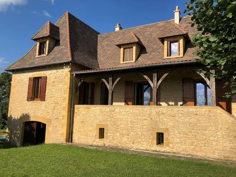 Grande maison en Périgord à 10 mn de Sarlat - Bed and Breakfast Marquay